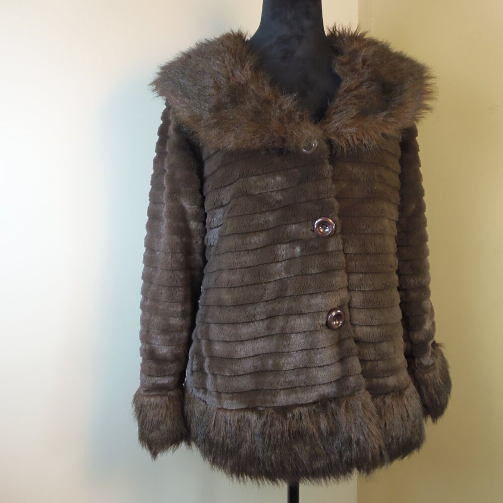 Sioni Women's SZ S Faux Fur Button Up Jacket Mobwife 70s Hipster Look  Here is a